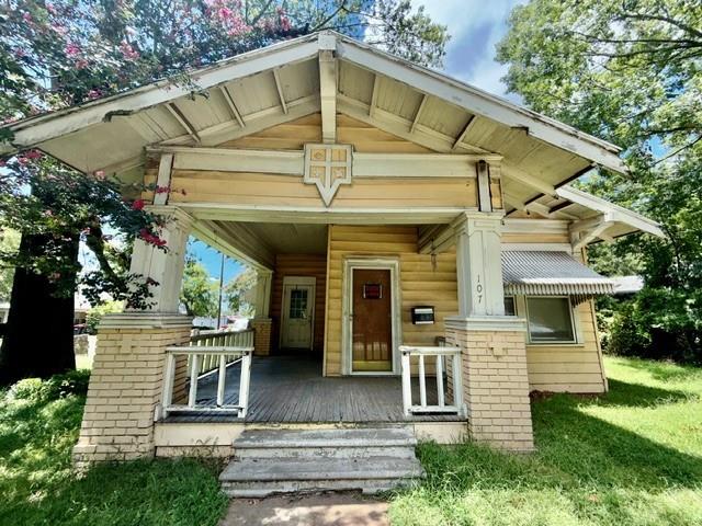 107 8th Street Property Photo 1
