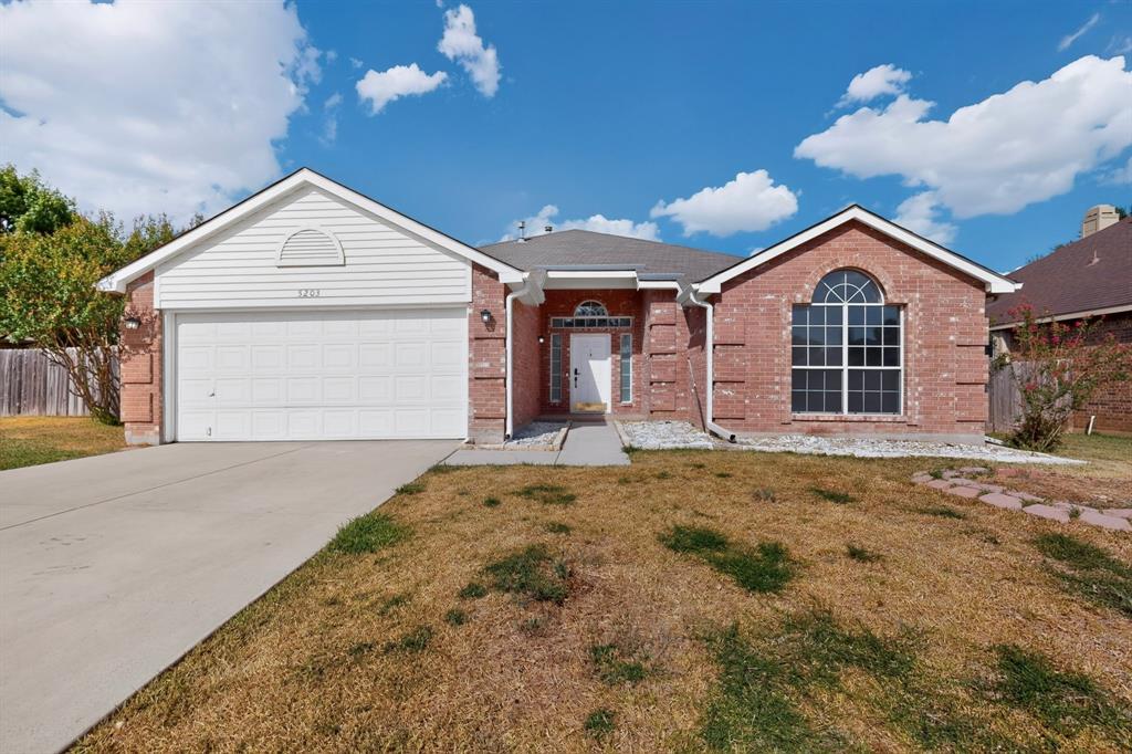 5203 Alta Vista Lane Property Photo 3