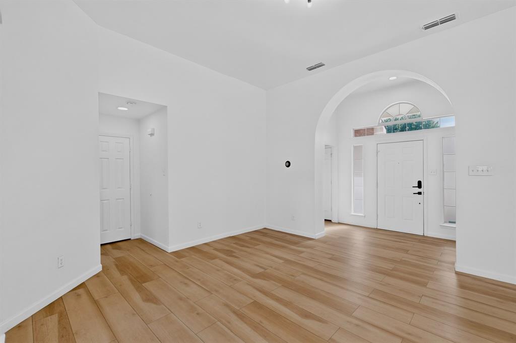 5203 Alta Vista Lane Property Photo 5