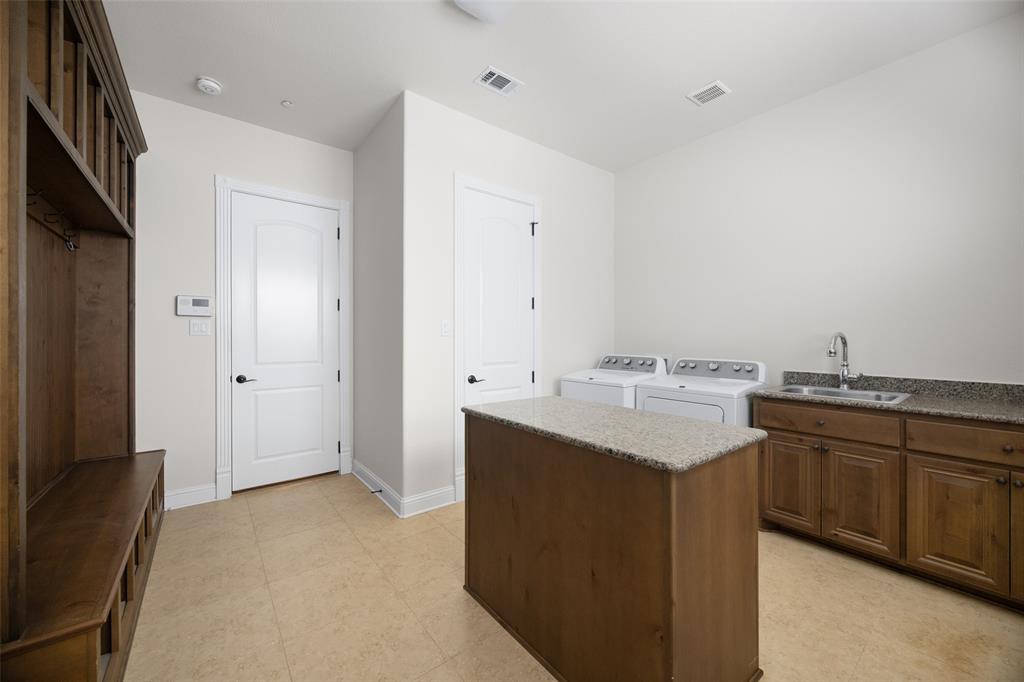 812 Glen Abbey Drive Property Photo 18