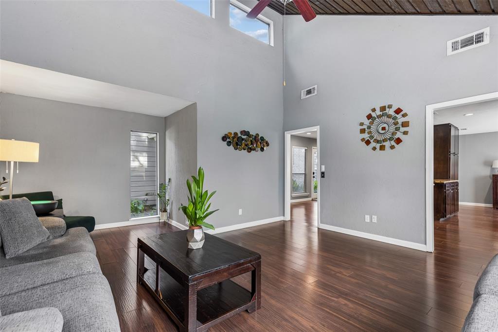 2312 La Vida Place Property Photo 6