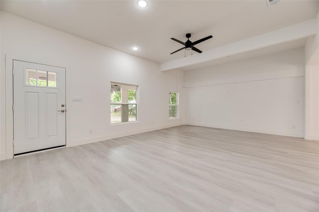302 Newsom Road Property Photo 4