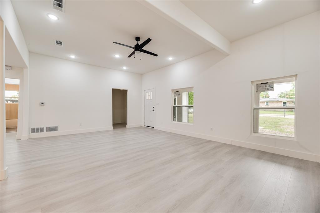 302 Newsom Road Property Photo 6