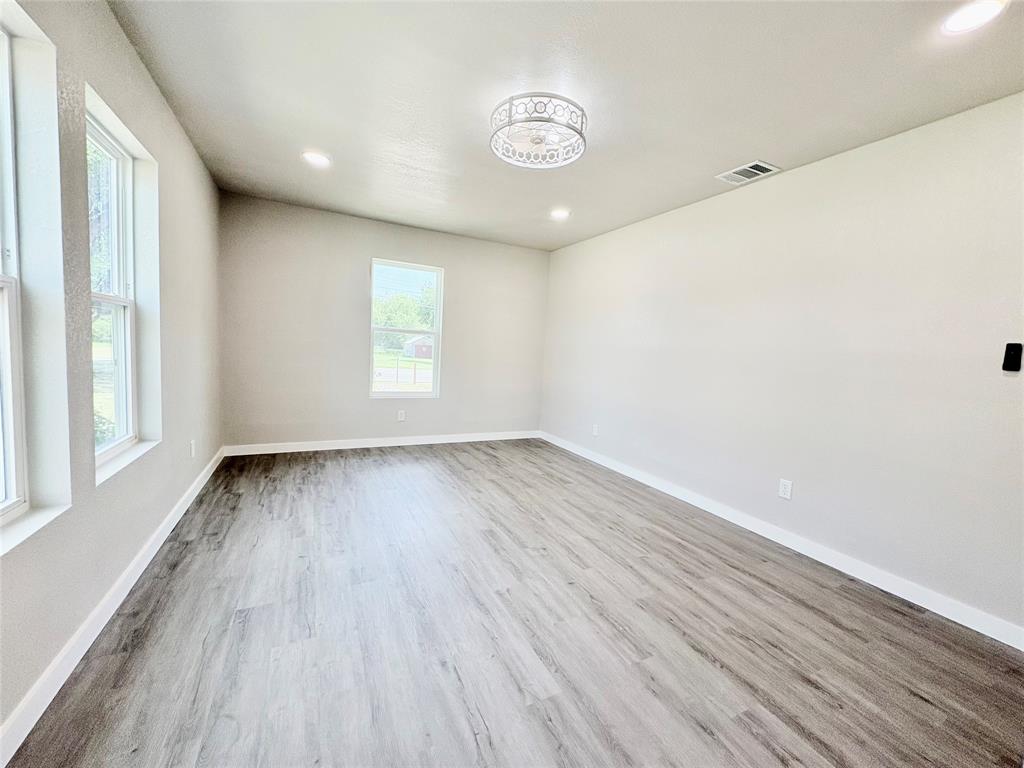 1329 4th St Property Photo 6