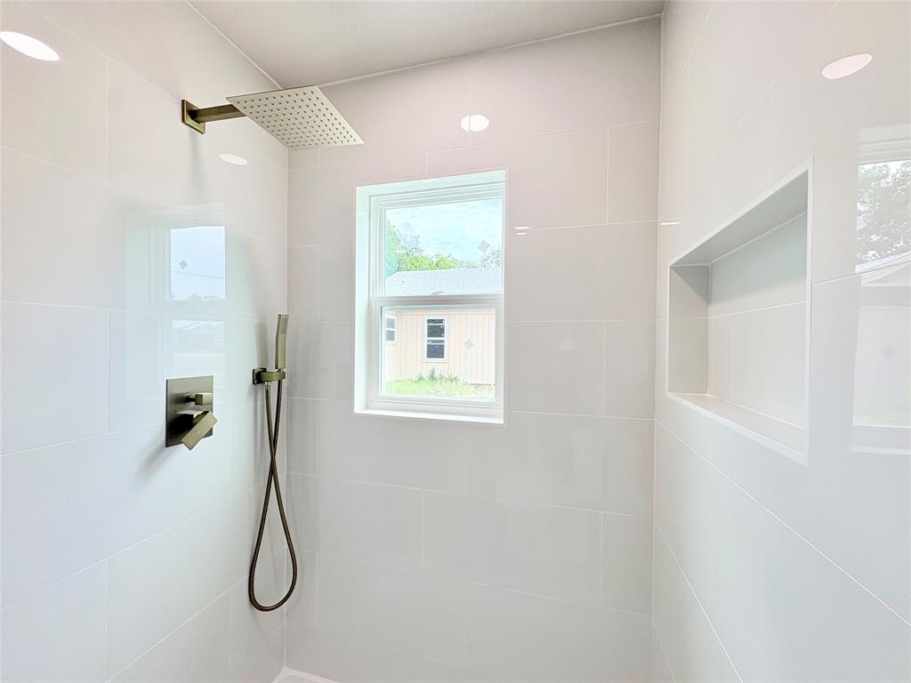 1329 4th St Property Photo 9