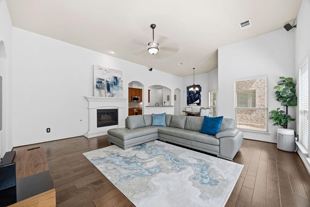 10216 Boyton Canyon Road Property Photo 2