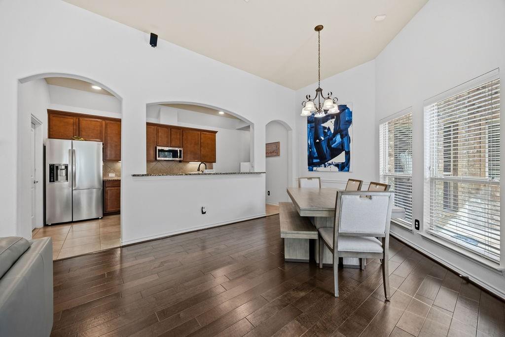 10216 Boyton Canyon Road Property Photo 4