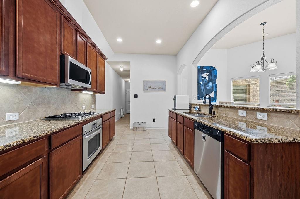 10216 Boyton Canyon Road Property Photo 6