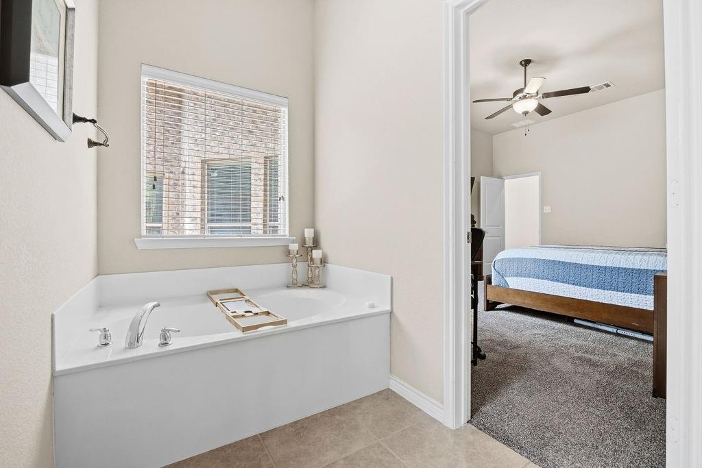 10216 Boyton Canyon Road Property Photo 12