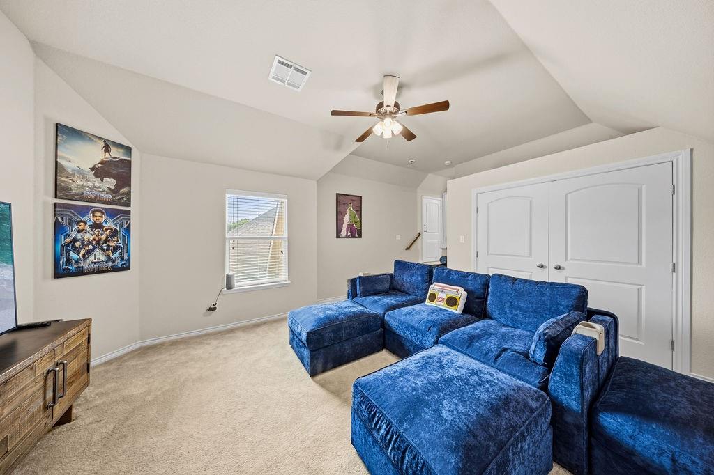 10216 Boyton Canyon Road Property Photo 15