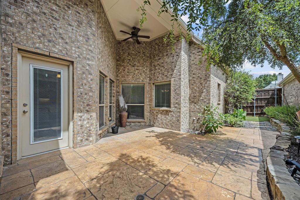 10216 Boyton Canyon Road Property Photo 17