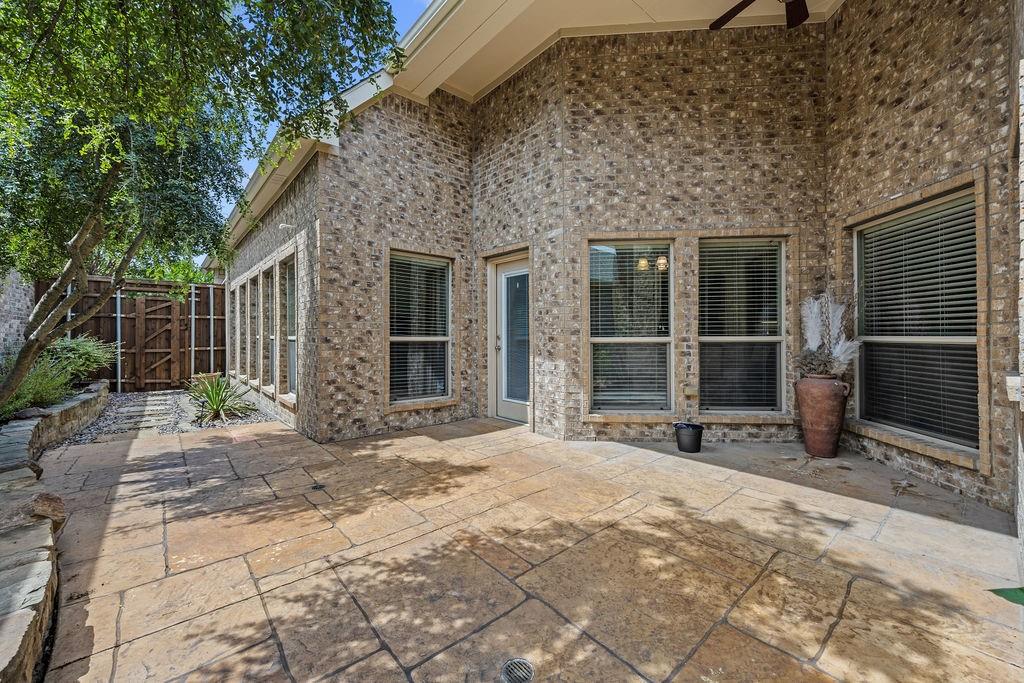 10216 Boyton Canyon Road Property Photo 19