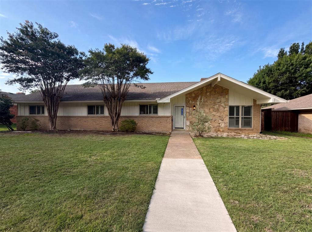 1618 Woodcrest Lane Property Photo 1