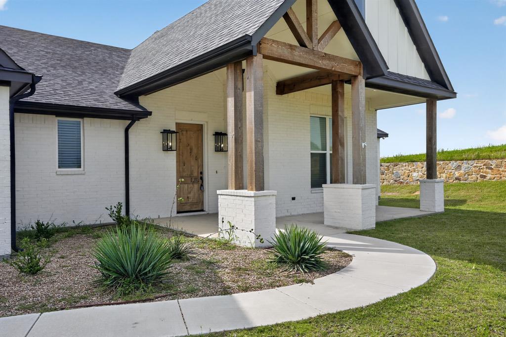 1040 Agnes Property Photo 4