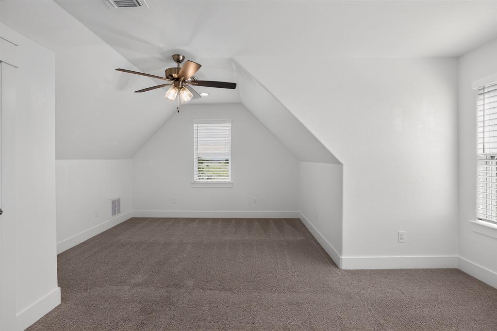 1040 Agnes Property Photo 29