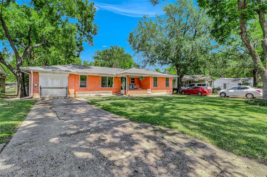 112 Oak Drive Property Photo 2