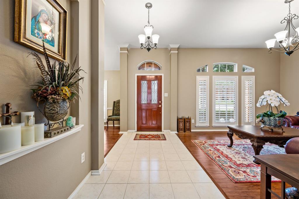 926 Creekbend Drive Property Photo 4