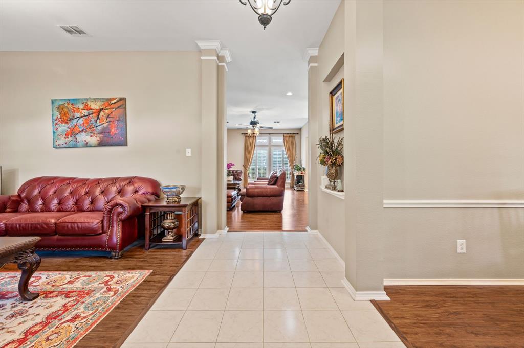 926 Creekbend Drive Property Photo 8