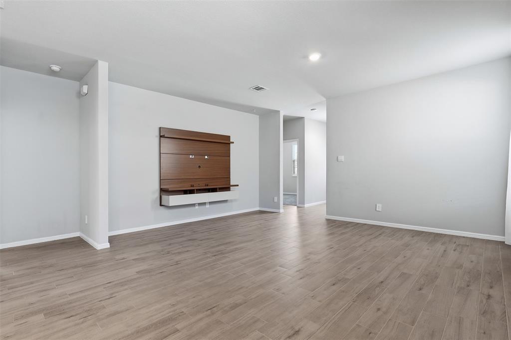6736 Windfall Drive Property Photo 15