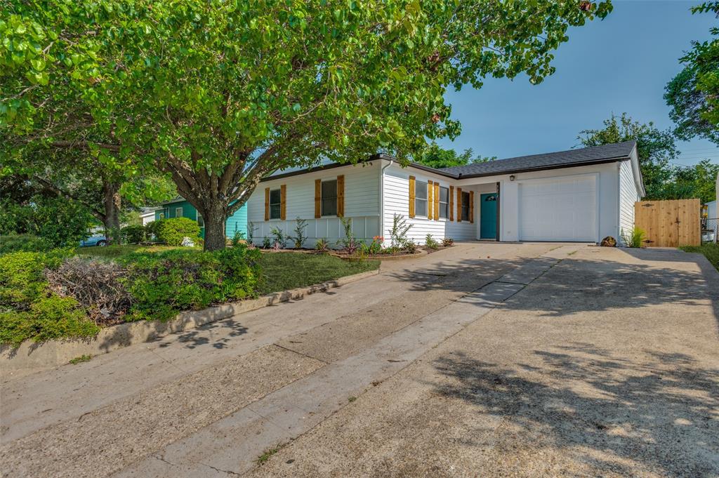 3811 Rolinda Drive Property Photo 2