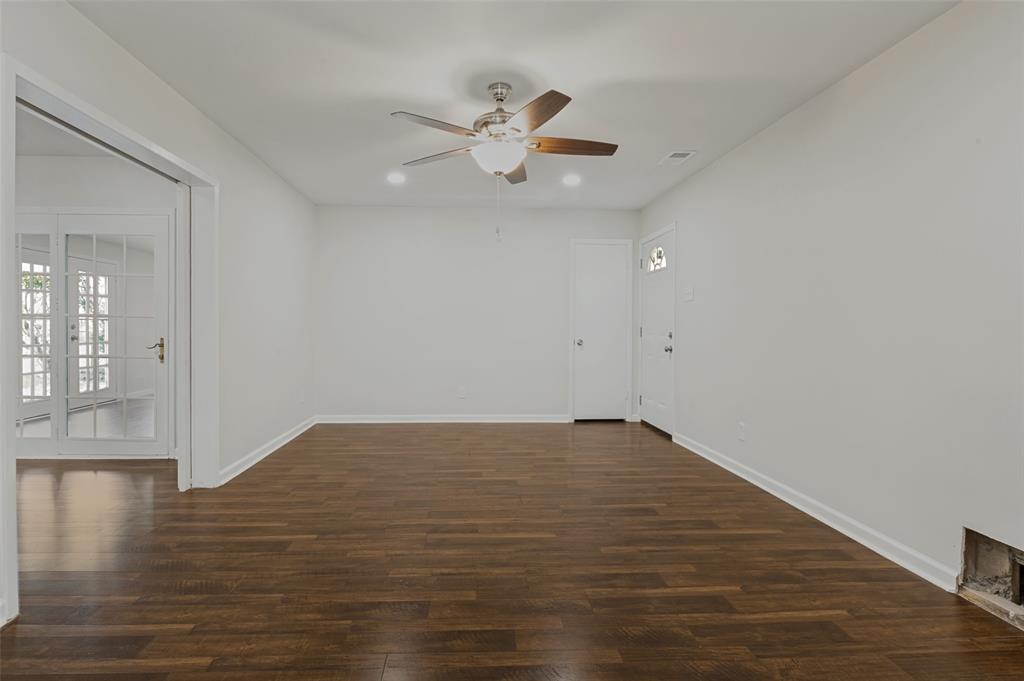 3811 Rolinda Drive Property Photo 3