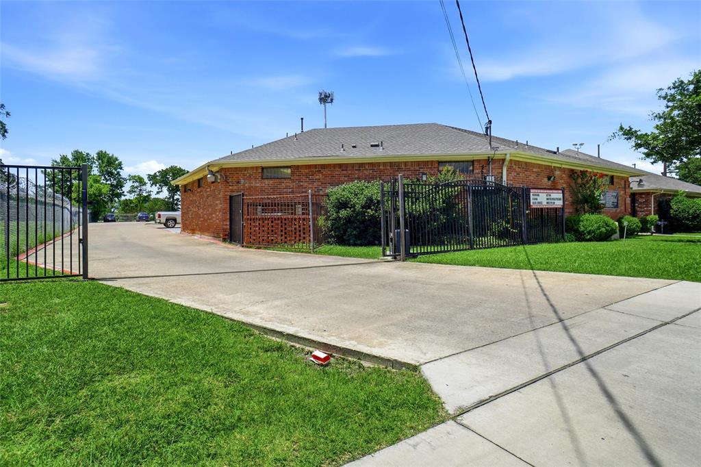 8202 Elam Road Property Photo 3