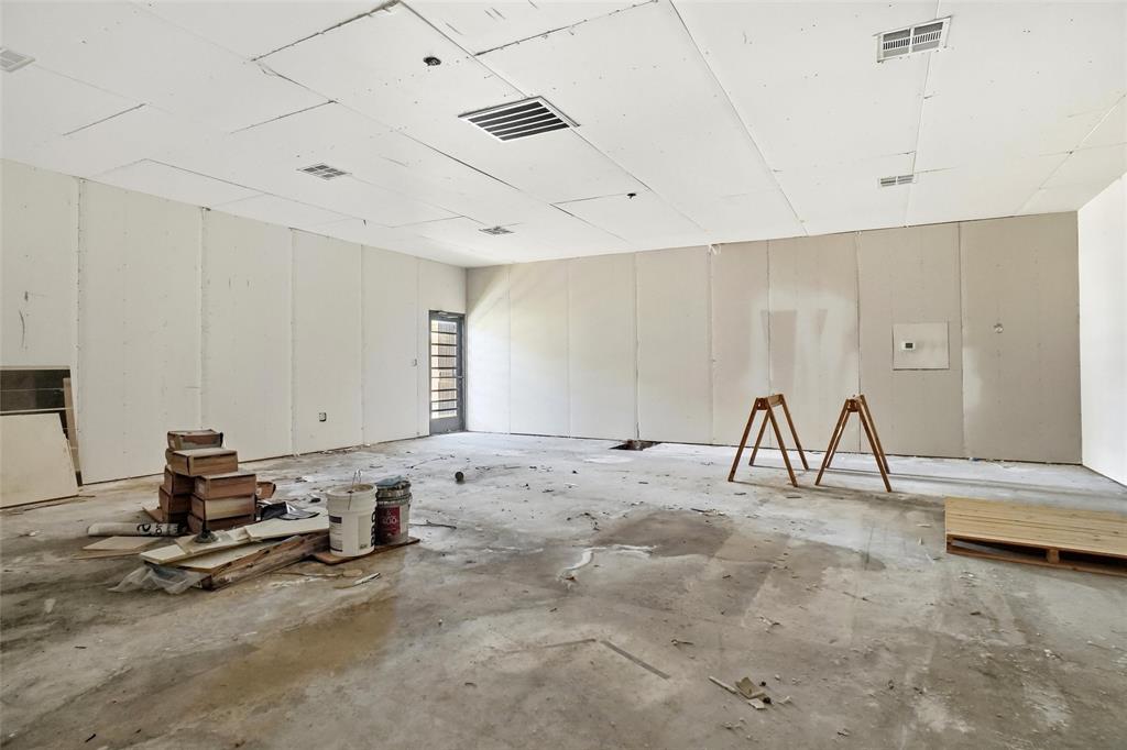 8202 Elam Road Property Photo 19