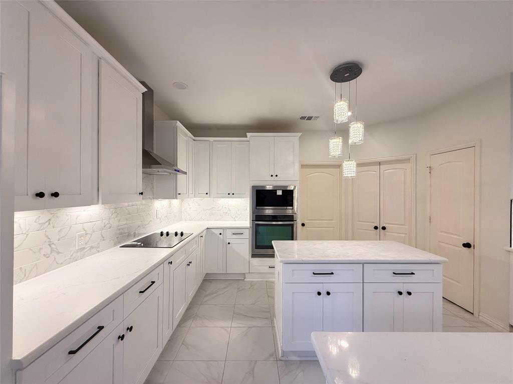 2316 Windy Ridge Court Property Photo 4