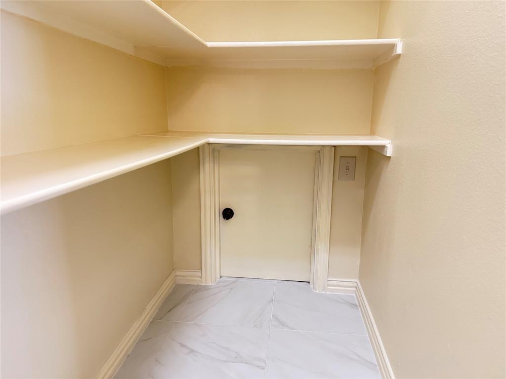 2316 Windy Ridge Court Property Photo 9