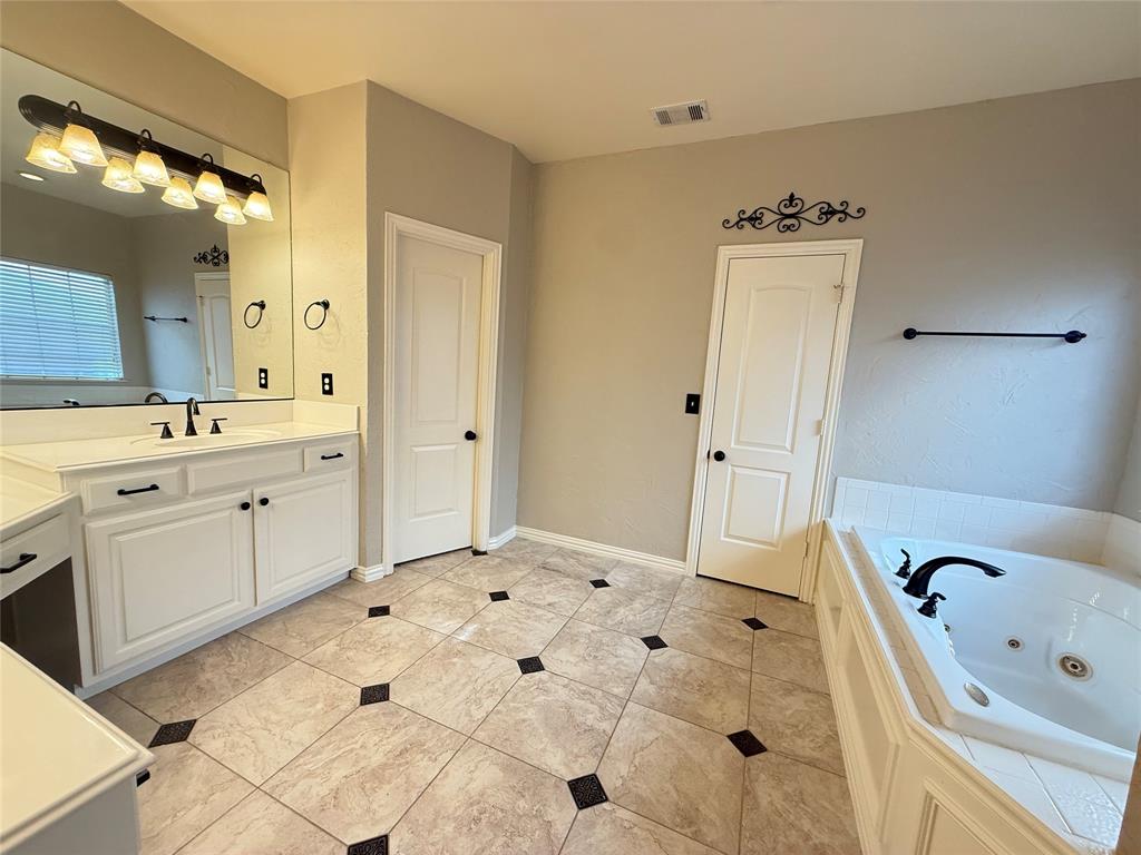 2316 Windy Ridge Court Property Photo 17
