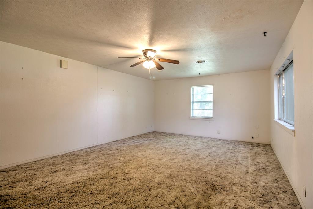 403 S Broadway Street Property Photo 7