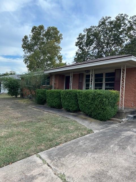 104 N Emberwood Drive Property Photo 2