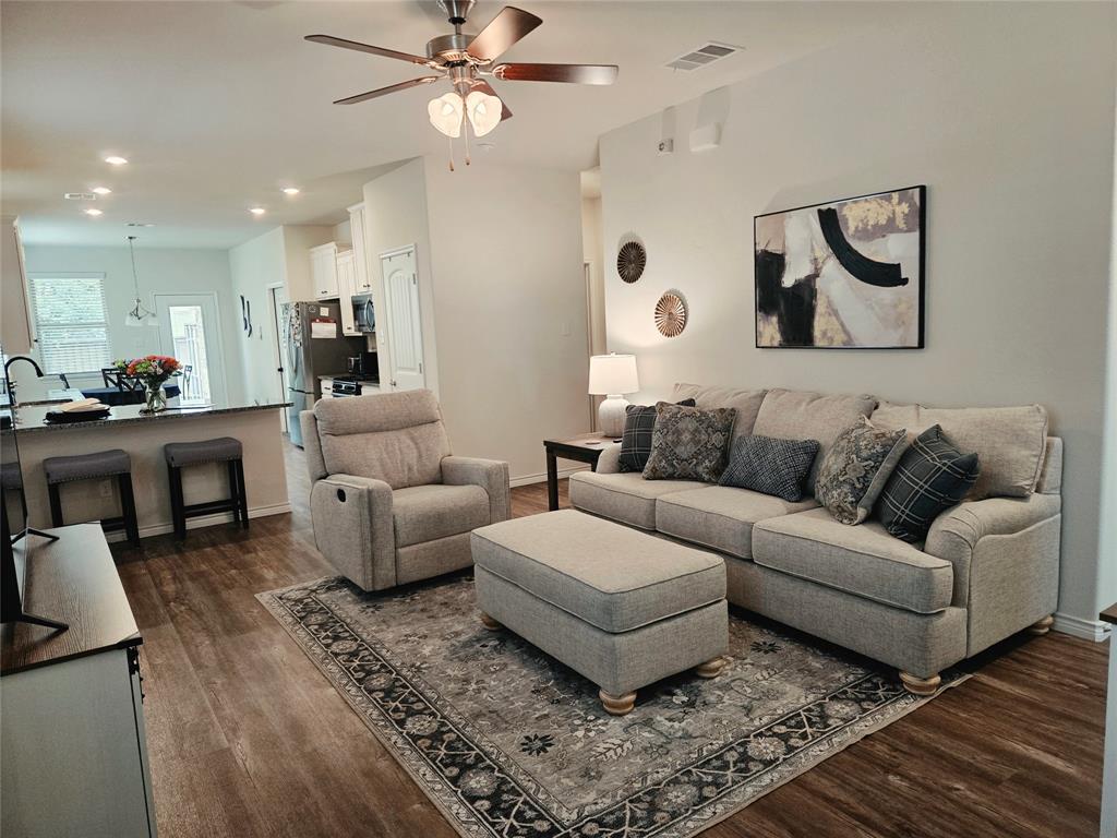 2453 Larimar Drive Property Photo 2