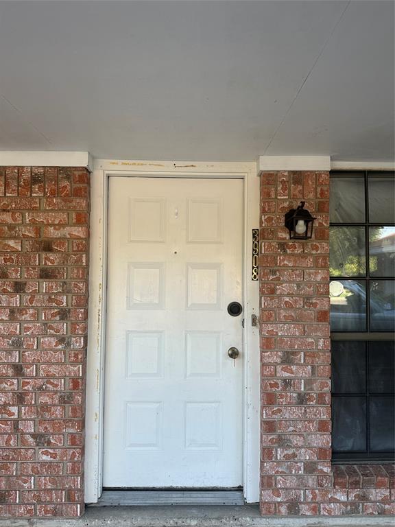 3906 Shallowford Property Photo 2