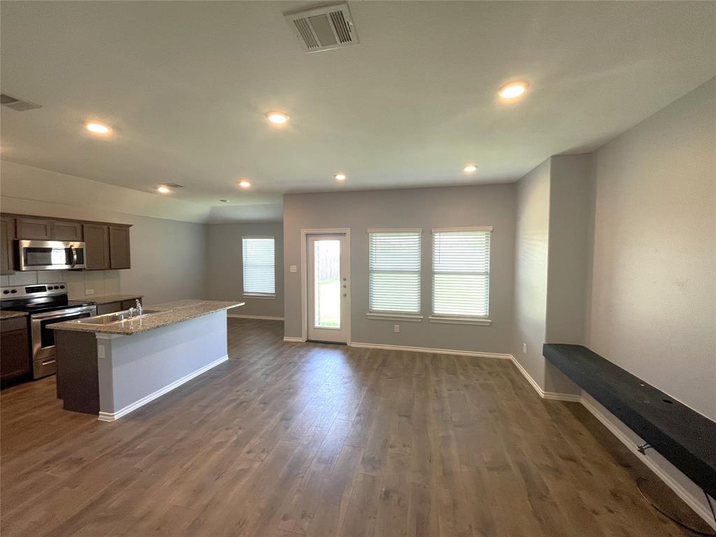 825 Alton Drive Property Photo 4