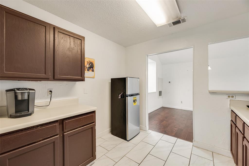 1613 Kingspoint Drive Property Photo 3