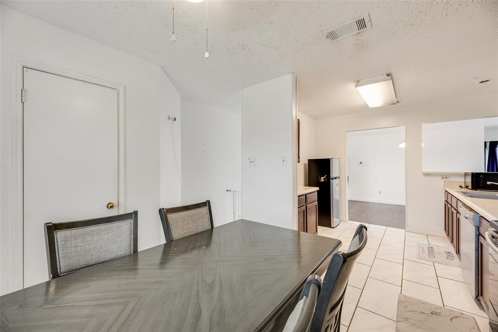 1613 Kingspoint Drive Property Photo 5