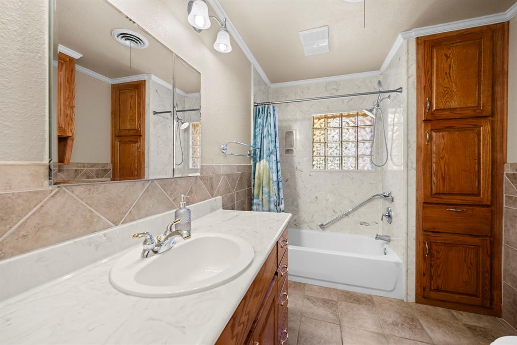 3817 Lancelot Lane Property Photo 10