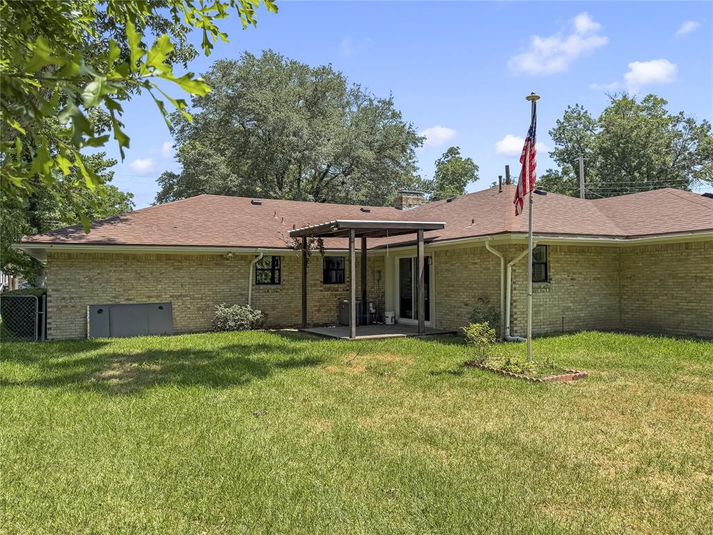 1901 Park Street Property Photo 25