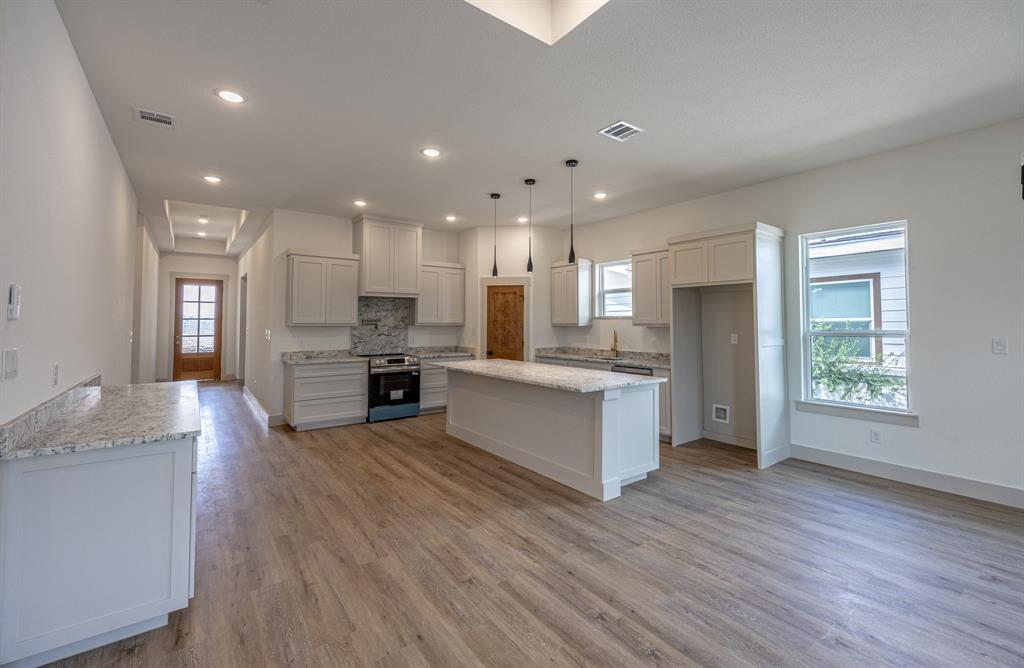 5208 Helmick Property Photo 8