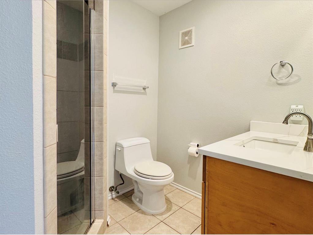 4616 W Lovers Lane 119 Property Photo 8