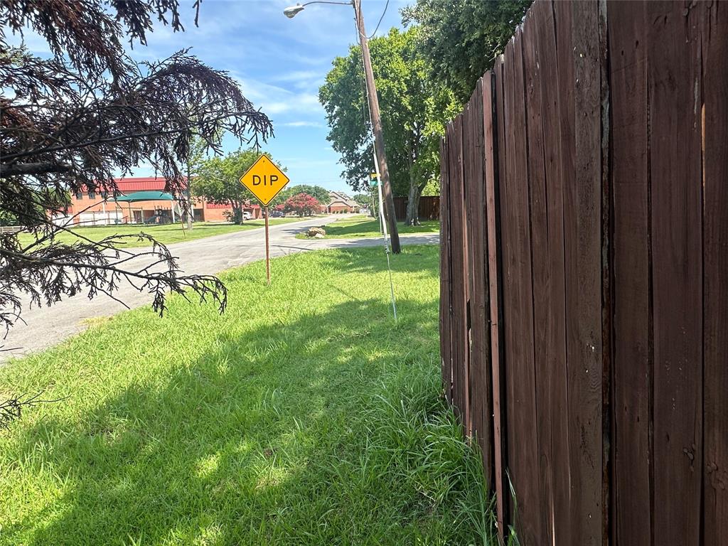 1602 Bruce Drive Property Photo 4