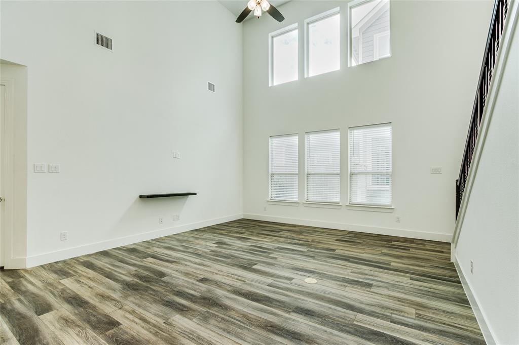 2412 Elm Place Property Photo 8