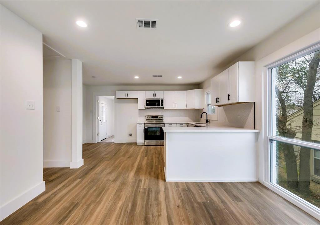 1411 Arborvitae Avenue Property Photo 4