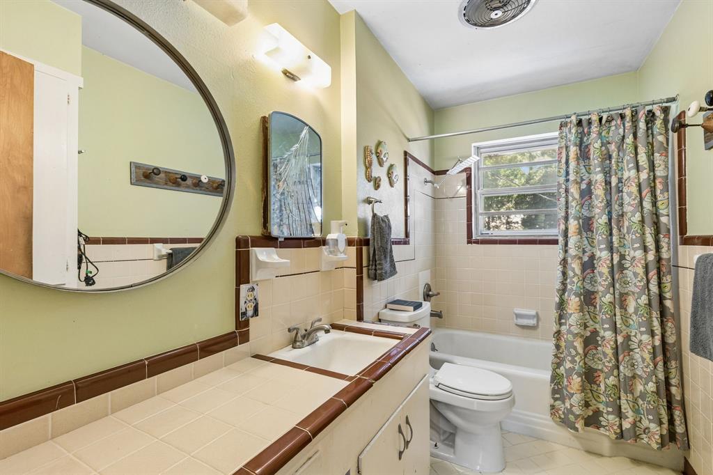 8031 Fall River Drive Property Photo 10