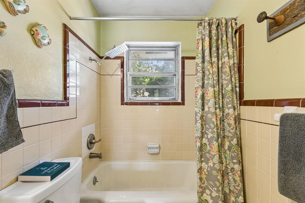 8031 Fall River Drive Property Photo 11