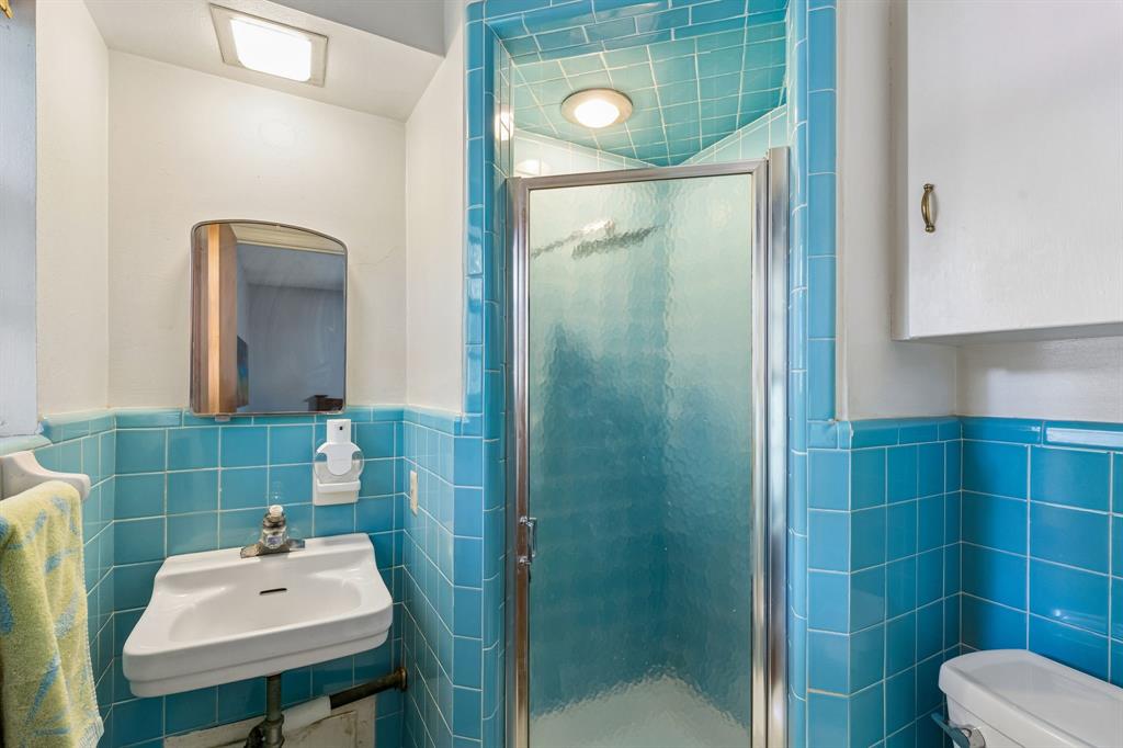 8031 Fall River Drive Property Photo 18