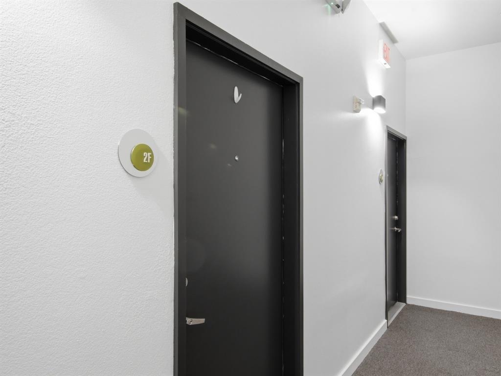3015 Bryan Street 2f Property Photo 6