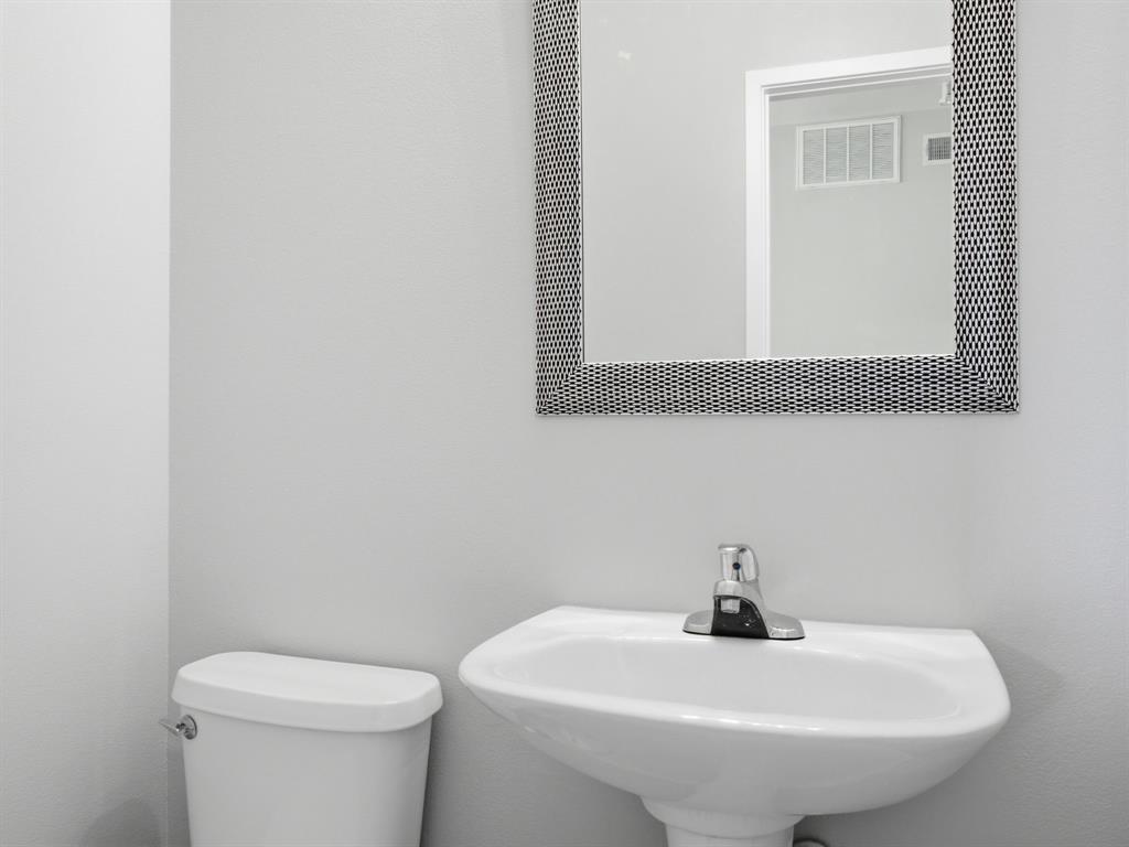 3015 Bryan Street 2f Property Photo 14