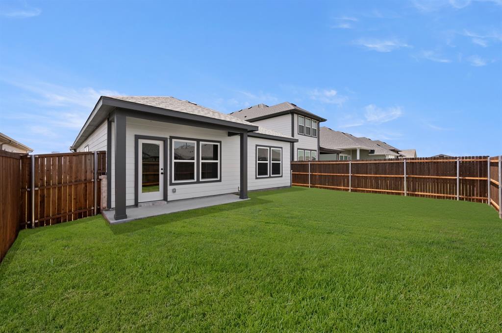 7412 Summer Sunset Drive Property Photo 3